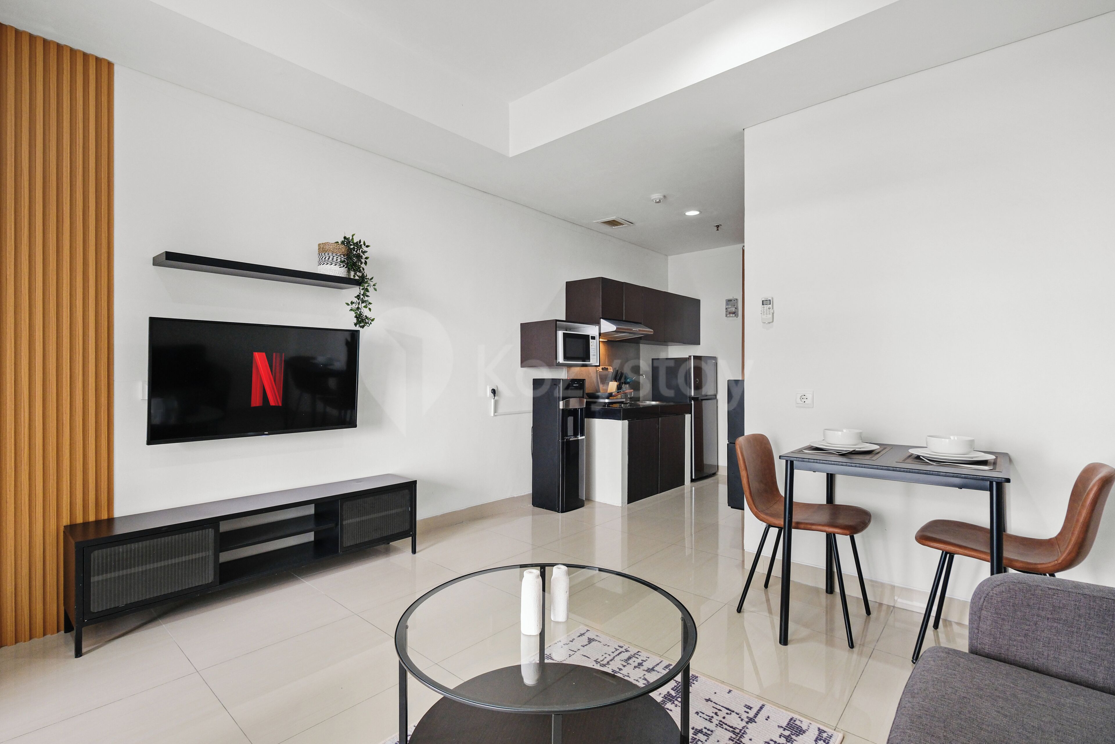 Apartment, 1 Bedroom, Balcony, City View | Living area | 55-inch Smart TV with cable channels, Netflix, streaming services