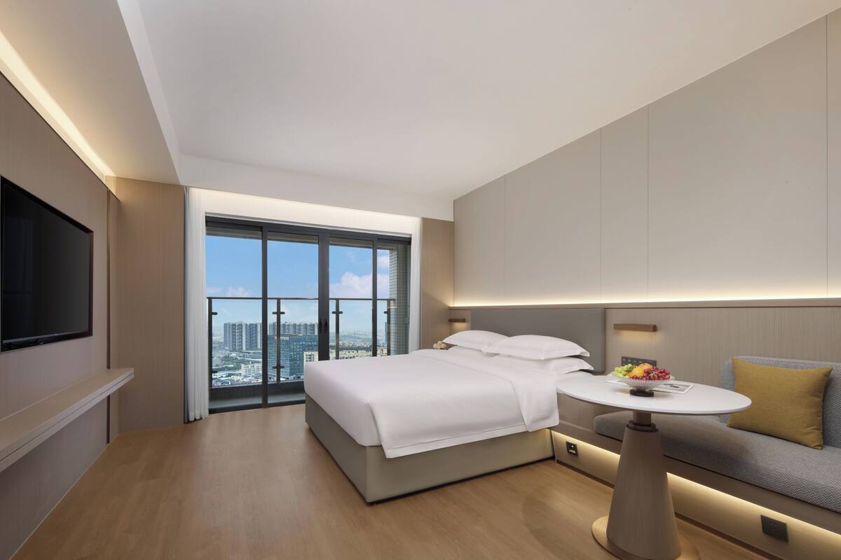 Business Single Room | Premium bedding, down comforters, desk, laptop workspace