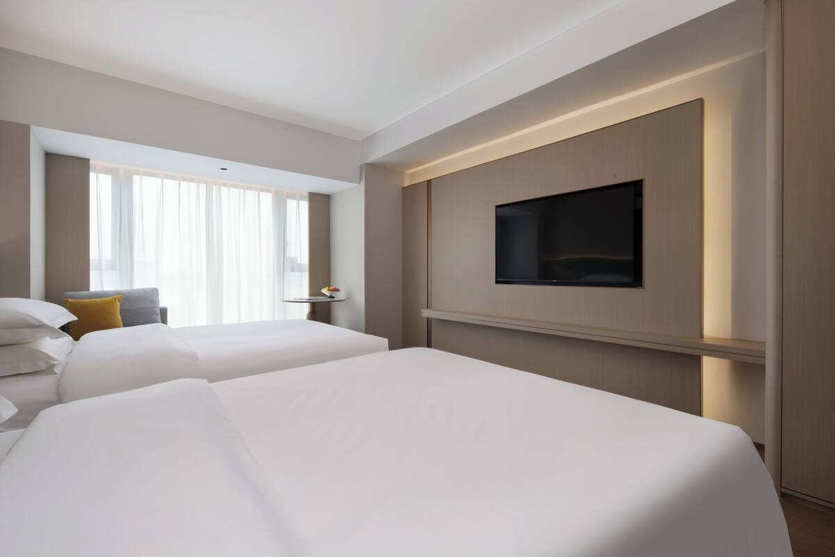 Business Twin Room, Non Smoking, City View | Premium bedding, down comforters, desk, laptop workspace