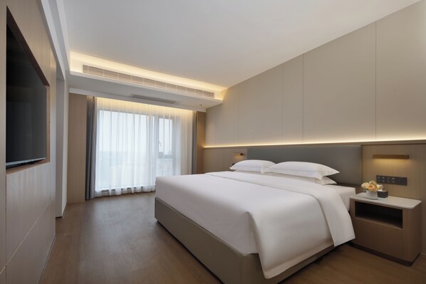 Luxury Suite, Balcony, City View