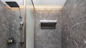 Dusche, Regendusche, kostenlose Toilettenartikel, Haartrockner