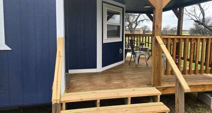 Cozy Lakefront Cabin with Private Beach Access Near Little Elm Beach, Little Elm TX