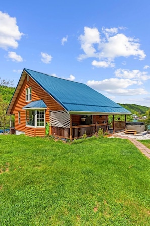 Exterior - Secluded Cabin Retreat with Hot Tub in Berkeley Springs, West Virginia (Berkeley Springs)