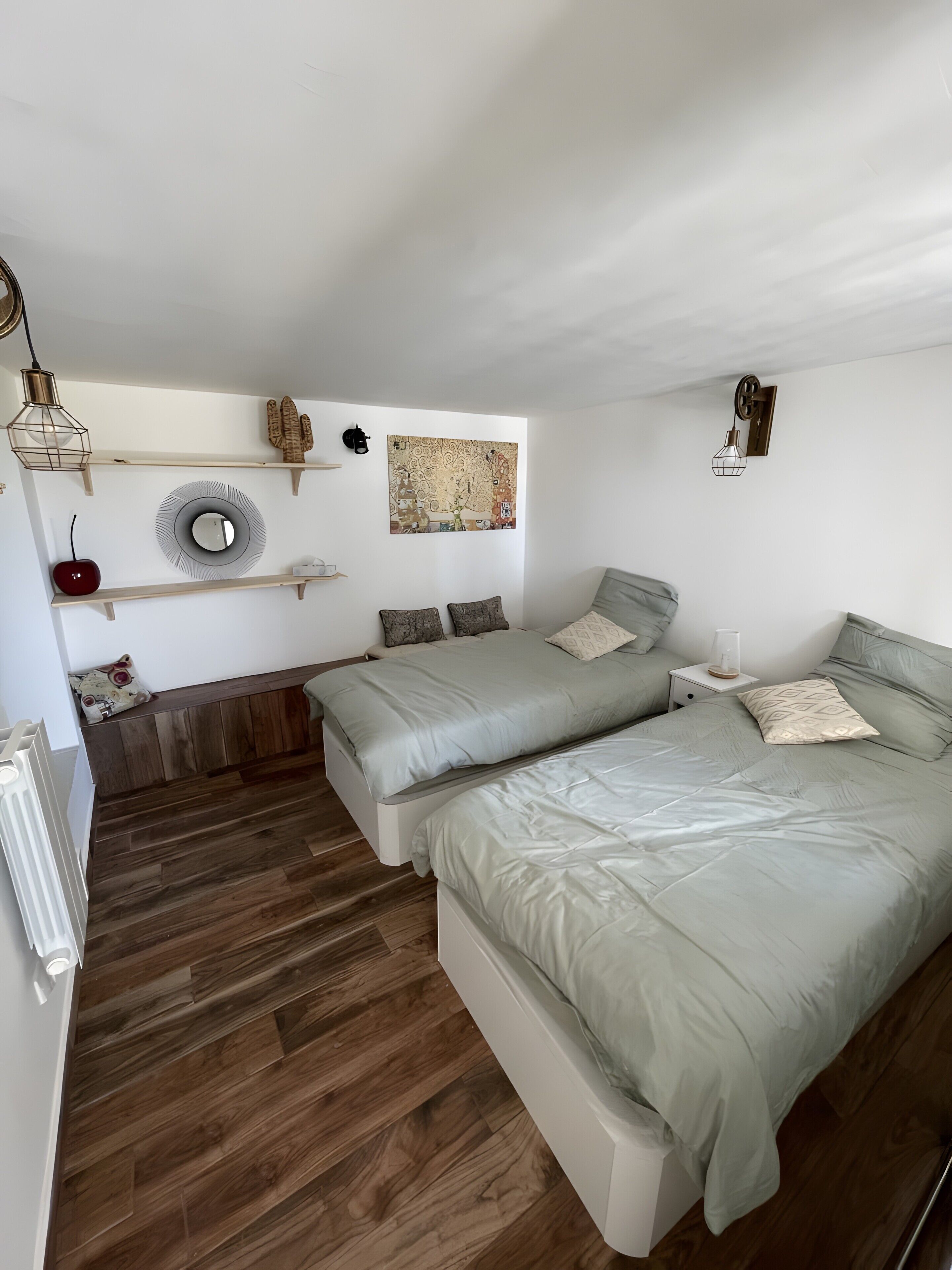 Iron/ironing board, WiFi, bed sheets