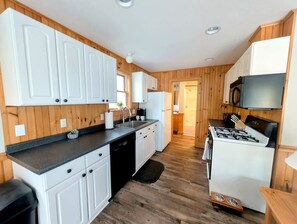 Private kitchen - Peaceful Pet-Friendly Retreat with Workspace Near Acadia National Park in Trenton, Maine (Trenton)