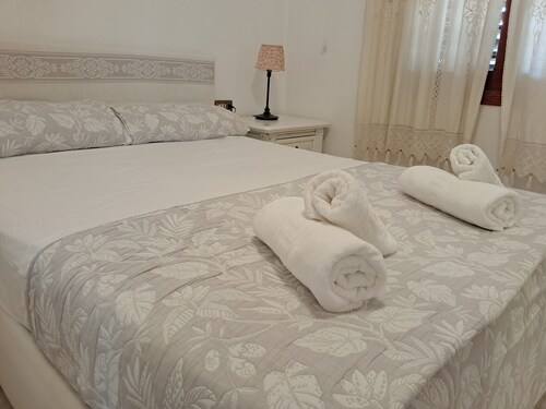 House in Sagunto. Perfect for families or friends. Air Conditioning, Wi-Fi, Arcade Games.