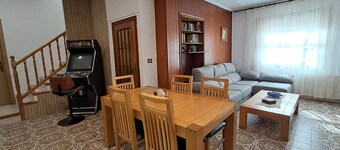 House in Sagunto. Perfect for families or friends. Air Conditioning, Wi-Fi, Arcade Games.