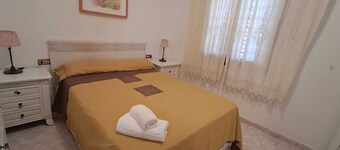 House in Sagunto. Perfect for families or friends. Air Conditioning, Wi-Fi, Arcade Games.