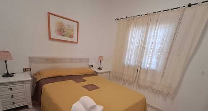 House in Sagunto. Perfect for families or friends. Air Conditioning, Wi-Fi, Arcade Games.