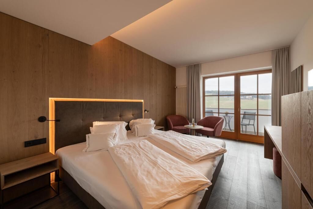 ห้องดับเบิลหรือทวิน, ระเบียง, วิวหุบเขา (Panorama) | เครื่องนอนระดับพรีเมียม, มินิบาร์, ตู้นิรภัยในห้องพัก, ผ้าม่านกันแสง