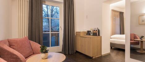 Standard Double or Twin Room, Balcony | Living area