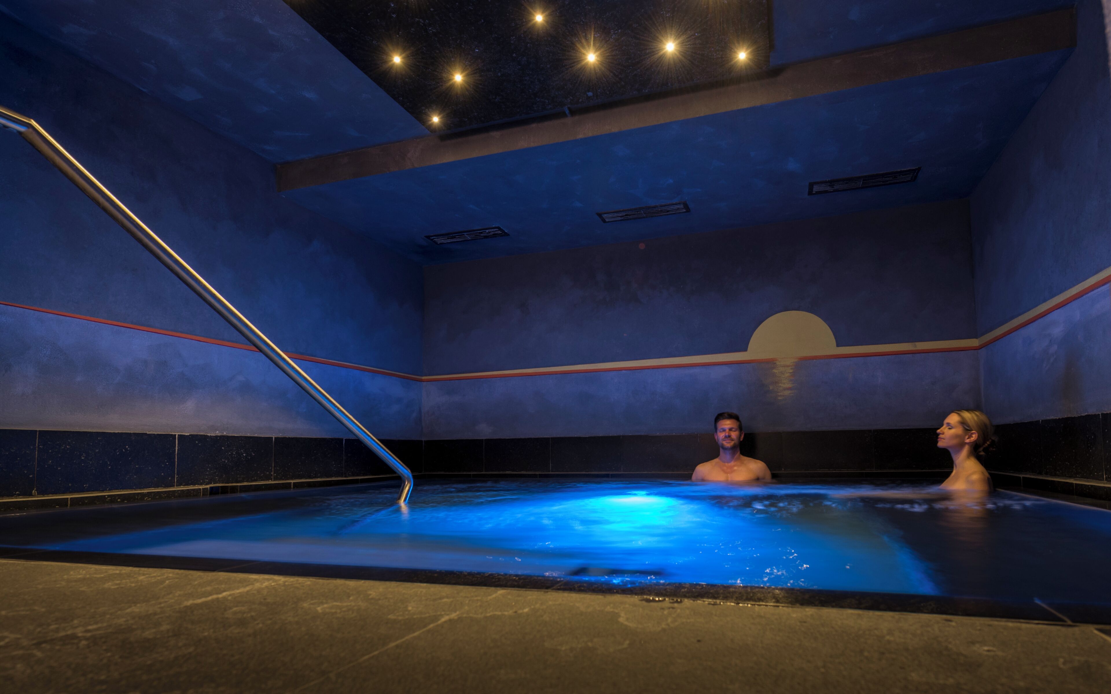 Body treatments, facials, 2 treatment rooms, manicures and pedicures