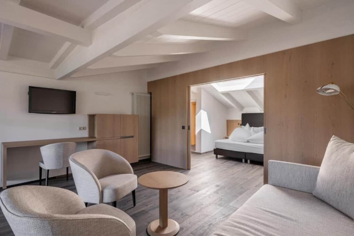 Suite estándar, balcón, vista al valle | Ropa de cama de alta calidad y minibar