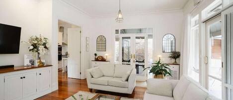 Apartment, 4 Schlafzimmer, Terrasse | Wohnbereich