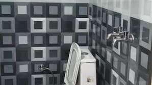 Basic Double Room | Bathroom