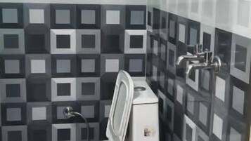 Basic Double Room | Bathroom