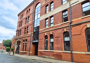 Exterior - Chic Industrial Loft-Style Apartment,Central Leeds (Leeds)