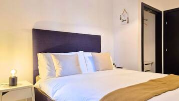 2 bedrooms, iron/ironing board, free WiFi