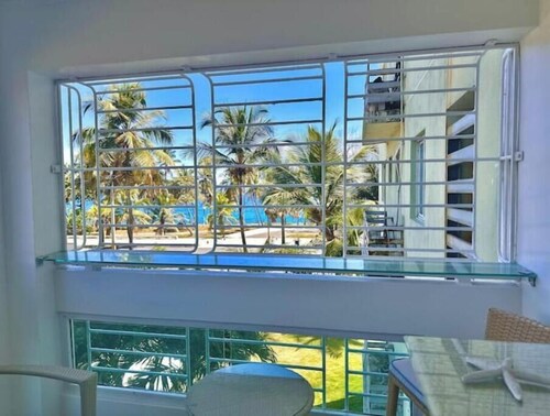 Elegant apartment with a view of the ocean