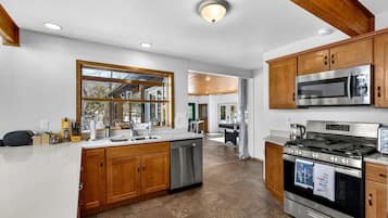Microwave, oven, stovetop, dishwasher