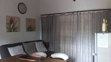 Ferienhaus, 2 Schlafzimmer, eigener Pool | Wohnzimmer