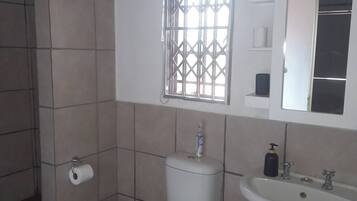Huis, 2 slaapkamers, privézwembad | Badkamer
