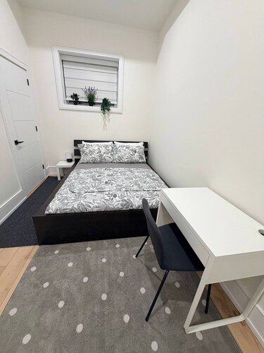 Bright & Comfortable Two-bedroom Suite