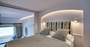 A modern hotel room with a bed, a view of the beach, and a balcony. - Seafront studio with sea views · Calella (Calella de Palafrugell)