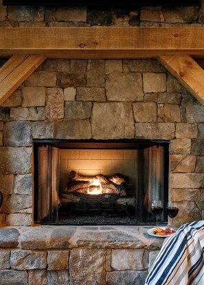 Interior - Luxury Mountain Cabin with Hot Tub, Sauna & Game Room Near Ellijay in Georgia (Ellijay)