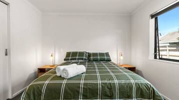 3 bedrooms, iron/ironing board, WiFi