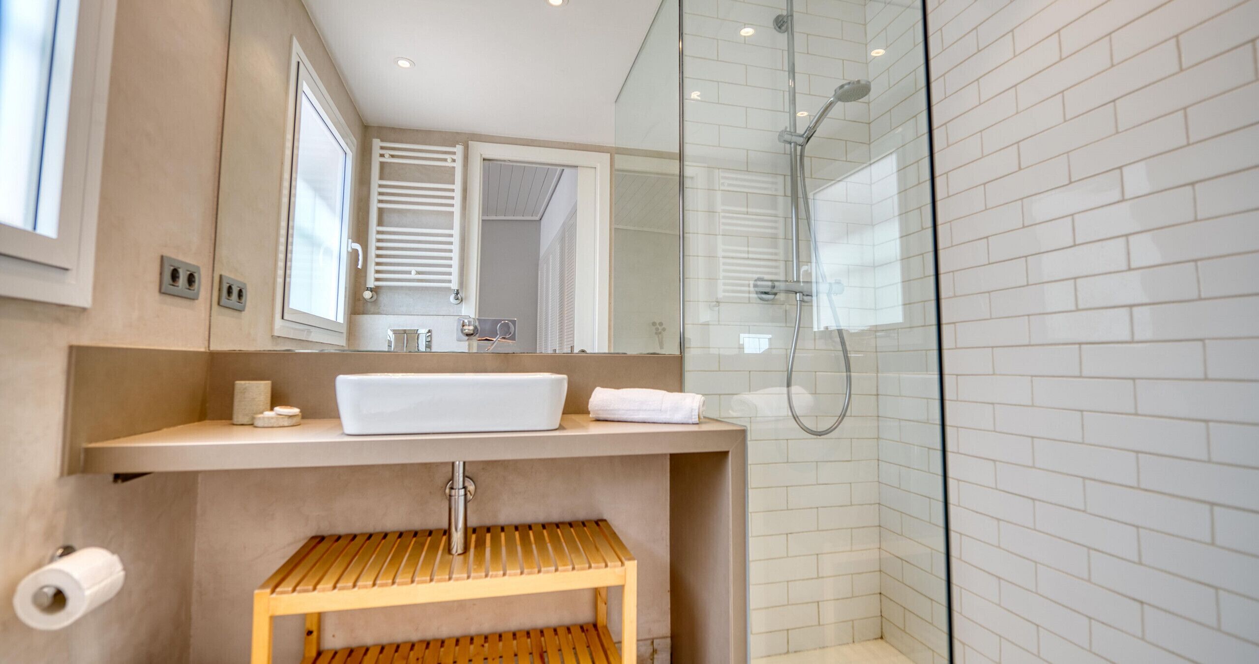 Shower, towels