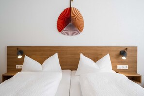 Cuna de viaje, wifi gratis y ropa de cama