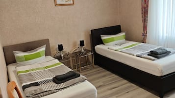 WiFi, bed sheets