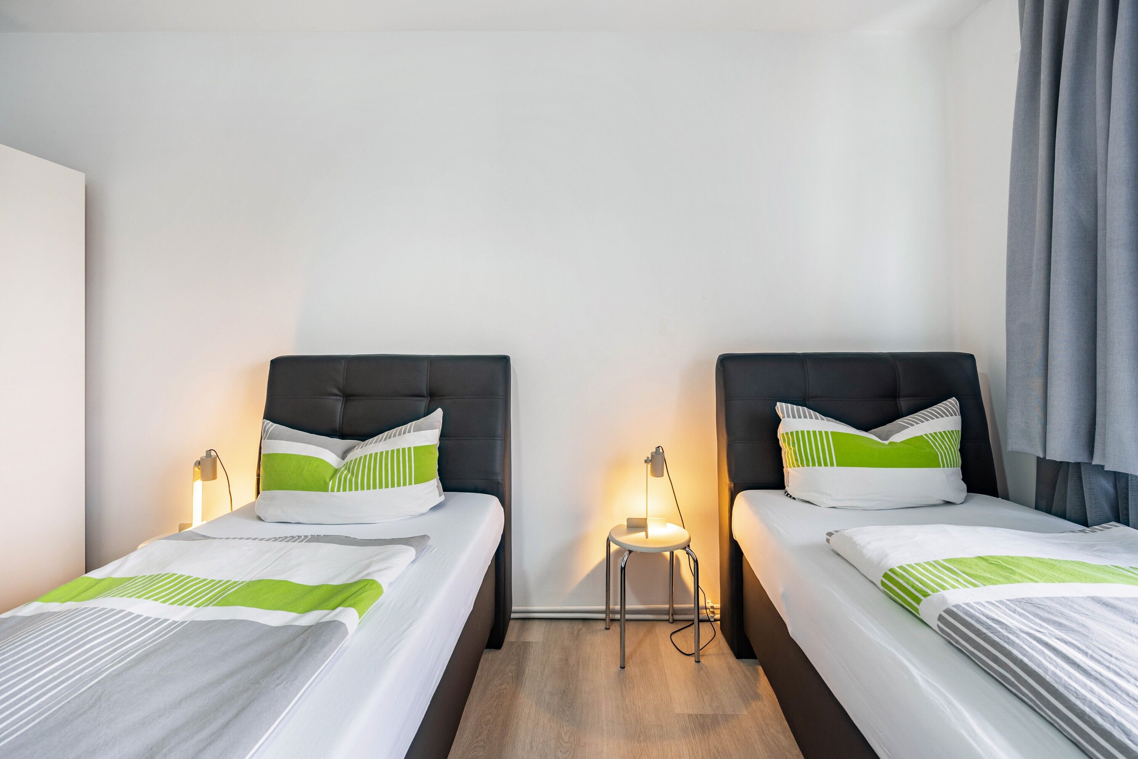 WiFi, bed sheets