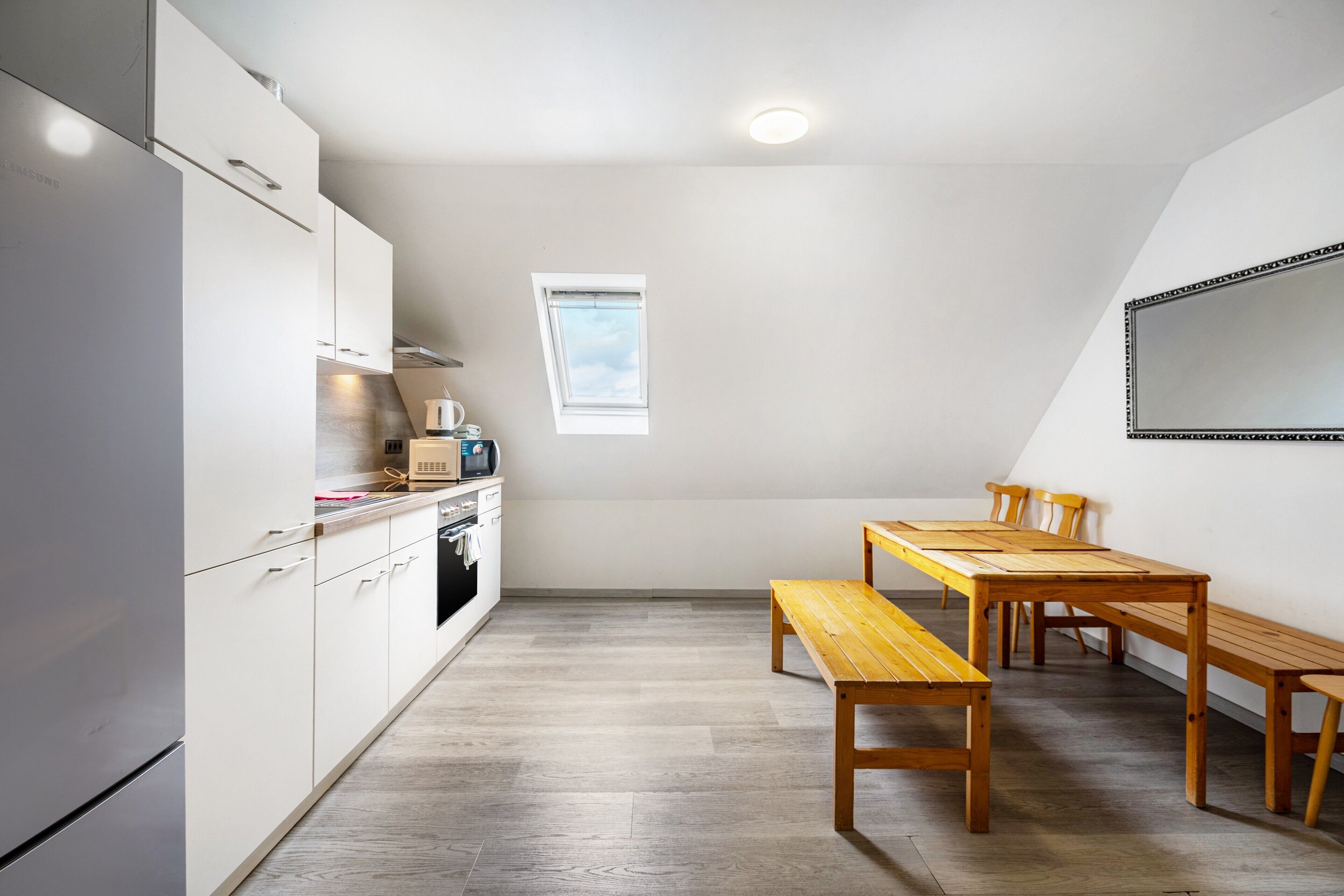 Kühlschrank, Mikrowelle, Ofen, Herdplatte