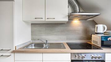 Refrigerador, microondas, horno, placa de cocina