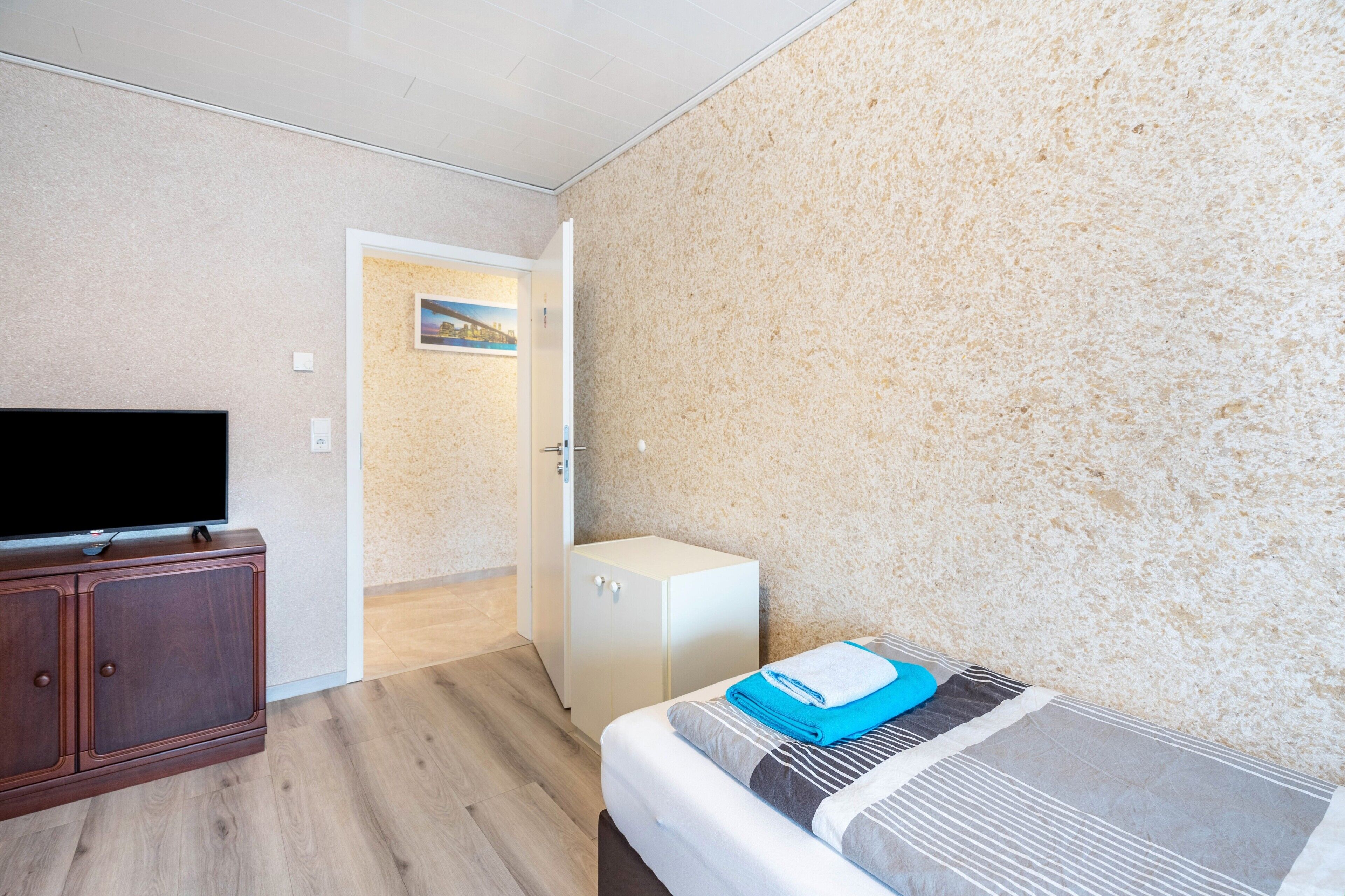 4 bedrooms, WiFi, bed sheets