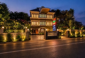 Front of property - Hotel Sixer (Mavelikara)