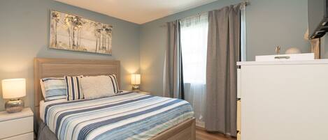6 habitaciones, tabla de planchar con plancha, wifi y ropa de cama