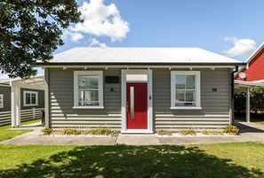 Exterior - Stylish Waihi Beach Holiday Home with Private Outdoor Space and BBQ, Located Near the Ocean, Waihi Beach, New Zealand (Waihi Beach)