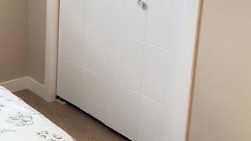 1 bedroom, iron/ironing board, WiFi