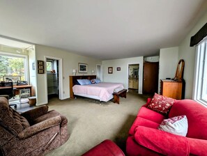 Room - Spacious Waterfront Cottage with Private Beach and Deck, Near Acadia National Park in Hancock Point, Maine (Hancock)