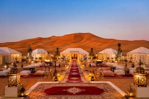 Outdoor banquet area - Moon Luxury Camp  (Merzouga)