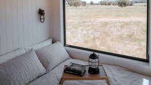 Room - Magical Tiny House with Amazing Stargazing and Deck in Victoria (Skipton)