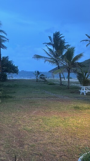 Beach - Cozy 2-bedroom condo with AC in amazing Beach location (Beach)