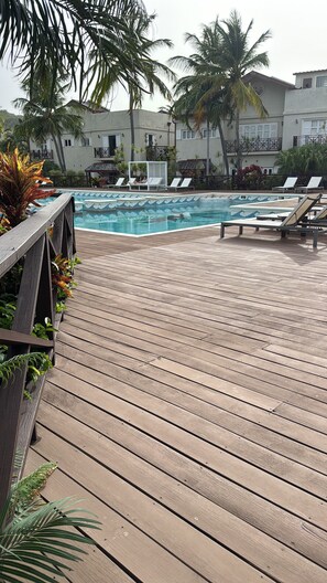 Pool - Cozy 2-bedroom condo with AC in amazing Beach location (Beach)