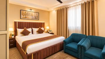 Deluxe Double Room, City View | Desk, laptop workspace, blackout curtains, soundproofing