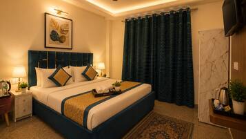 Deluxe Double Room, City View | Desk, laptop workspace, blackout curtains, soundproofing