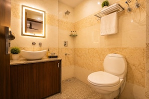 Deluxe Double Room | Bathroom | Shower, rainfall showerhead, free toiletries, bathrobes - Hotel Kasa Stays -  Ramesh Nagar Metro  (New Delhi)