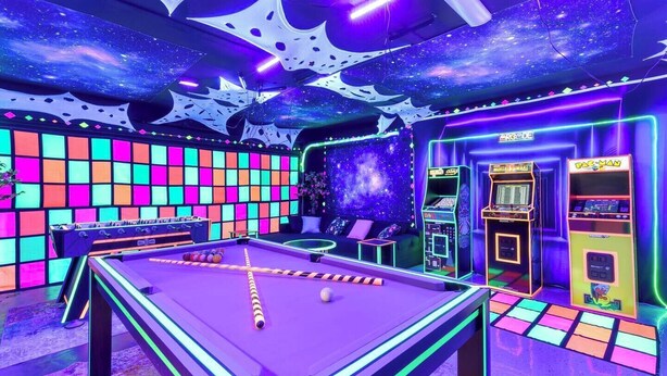 Games room - 4BR Fun Home | Sleeps 13 | Pickleball | Arcades (Lewisville)